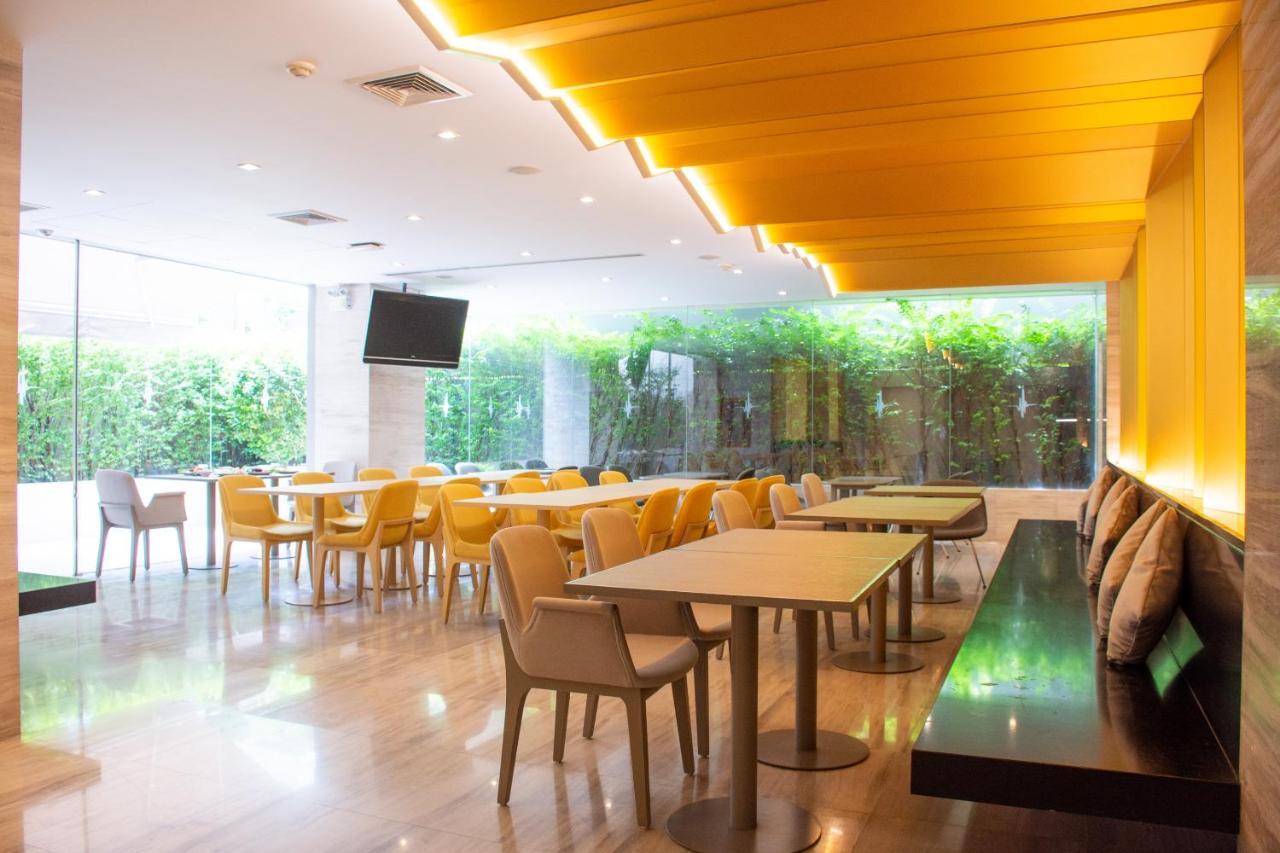 Tango Vibrant Living Hotel - Sha Extra Plus Bangkok Exteriér fotografie